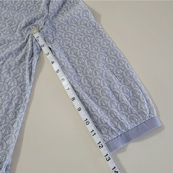 Limited Semi-Sheer Gray Print V-neck 3/4 Sleeve Pullover Blouse - Picture 6 of 12